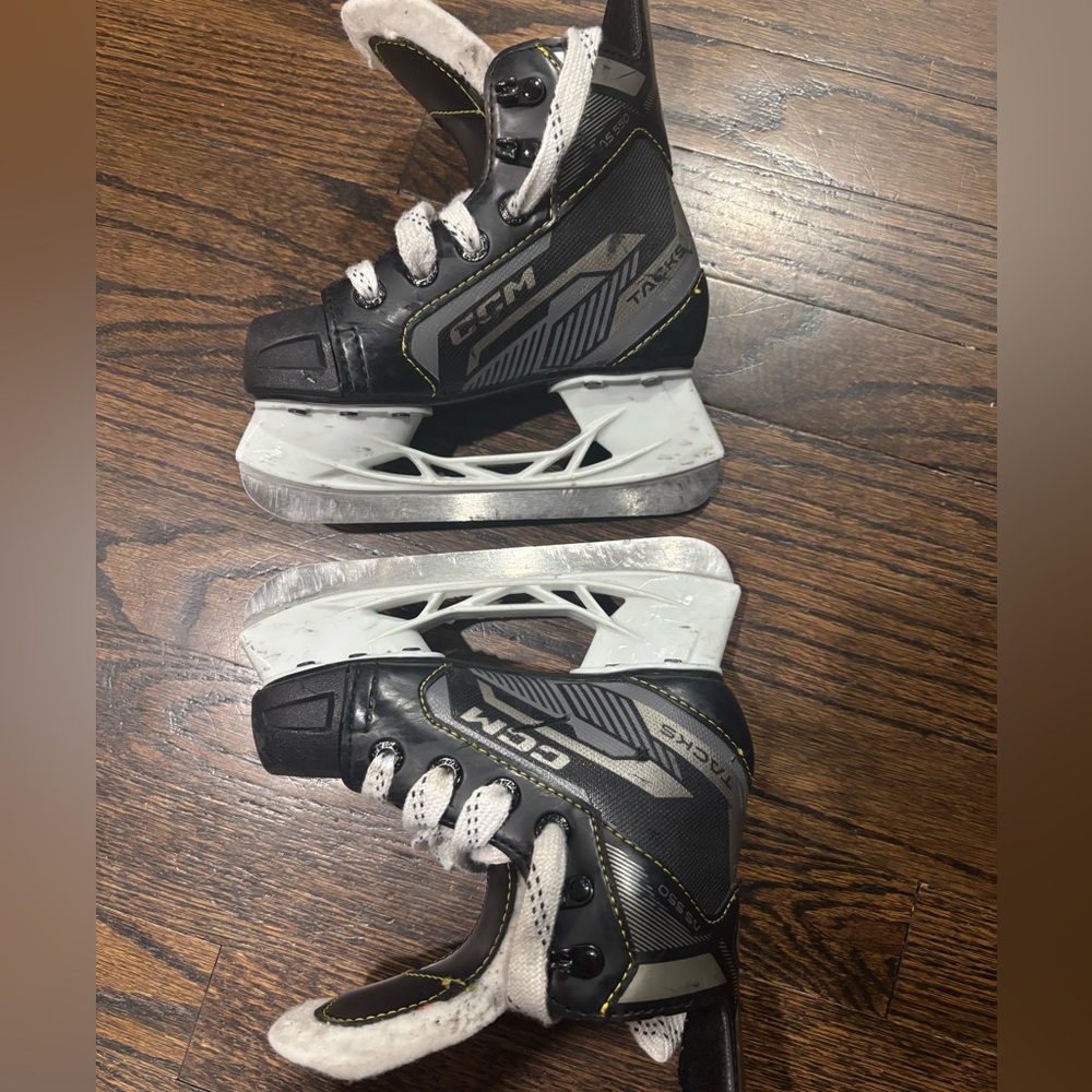 Youth CCM Hockey Ice Skate